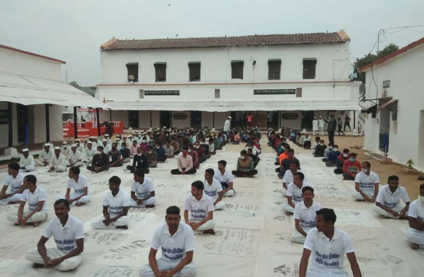 1004nsp11.jpg सेंट्रल जेल के बंदियों ने दिखाई खेल कूद में अपनी प्रतिभा