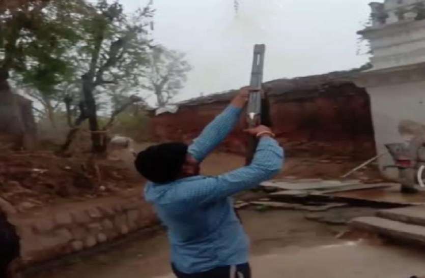 2_6.jpg गांव में दहशत फैलाने के उद्देश्य सरेआम की गई फायरिंग, दो पर मुकदमा दर्ज
