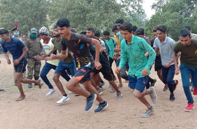 महाविद्यालय में एनसीसी भर्ती : कॉलेज में जांची शारीरिक दक्षता, किया भर्ती महाविद्यालय में एनसीसी भर्ती : कॉलेज में जांची शारीरिक दक्षता, किया भर्ती