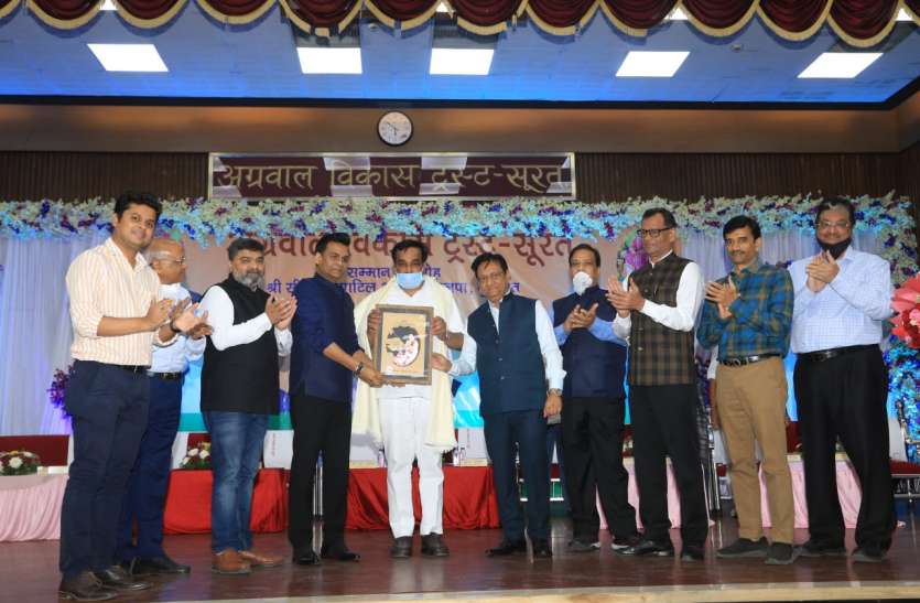SURAT NEWS DAYRI: भाजपा के प्रदेश अध्यक्ष पाटिल का किया सम्मान SURAT NEWS DAYRI: भाजपा के प्रदेश अध्यक्ष पाटिल का किया सम्मान