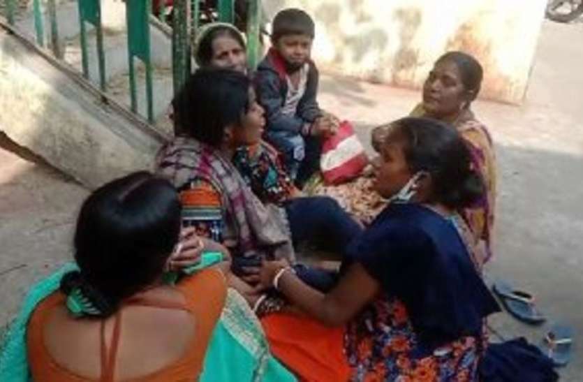 अस्पताल के बाथरूम में मरीज ने की खुदकुशी अस्पताल के बाथरूम में मरीज ने की खुदकुशी