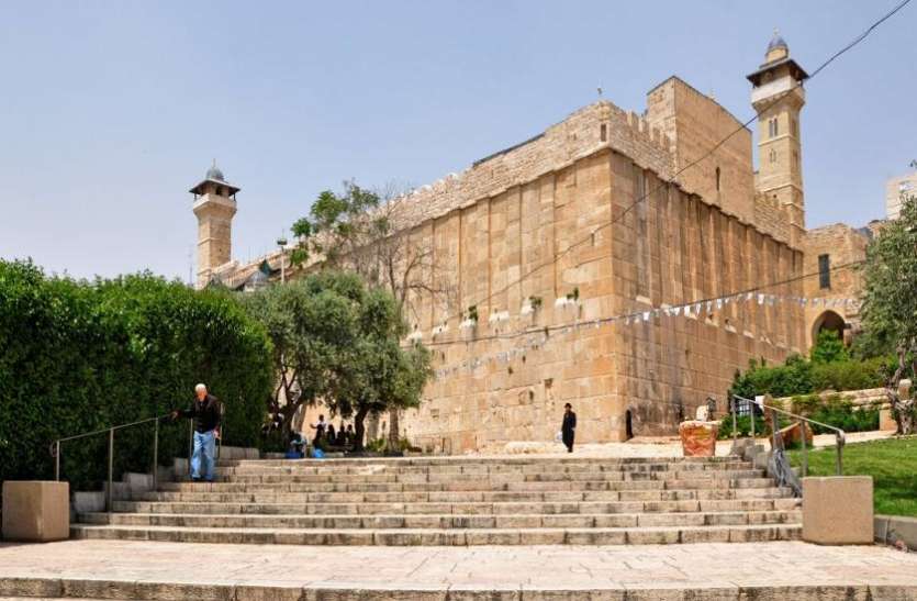 ibrahimi_mosque.jpg इजरायल में 10 दिनों के लिए प्राचीन इब्राहिमी मस्जिद बंद, फिलिस्तीन ने की निंदा