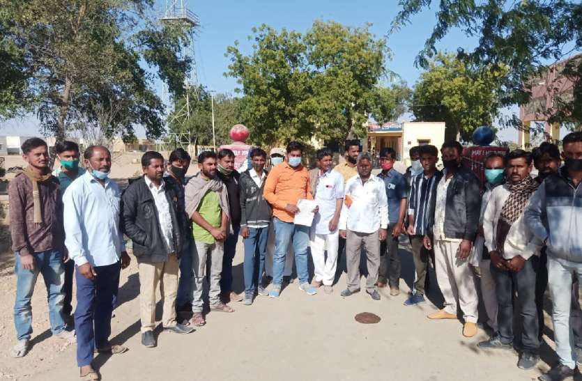 बिल भरने के बावजूद बिजली को तरसते ढाणियों के बाशिंदे ! बिल भरने के बावजूद बिजली को तरसते ढाणियों के बाशिंदे !