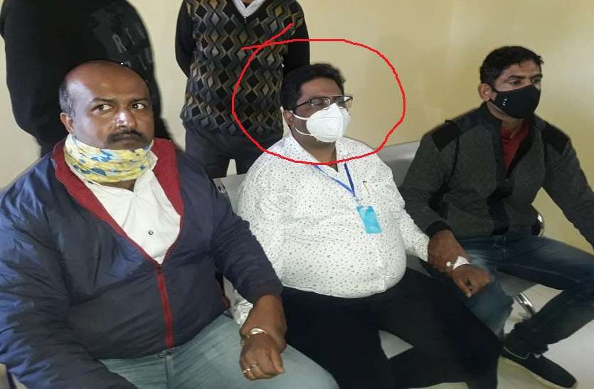 Patrika घूसखोर अफसर, दो इंजीनियर समेत पांच पर फाइल चोरी का केस