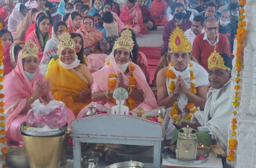 भक्ति गीतों संग किया भगवान की माताओं का पूजन भक्ति गीतों संग किया भगवान की माताओं का पूजन