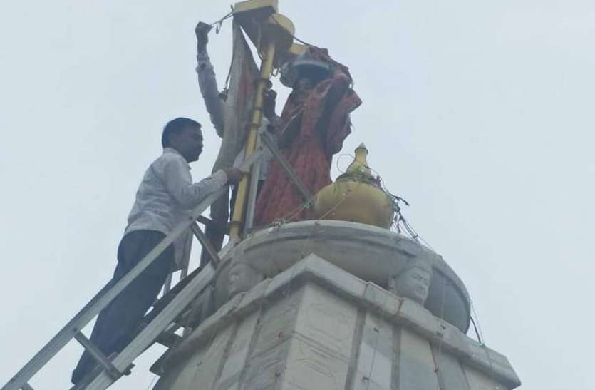 पोष दशमी पर निकाली शोभायात्रा, ध्वजा चढ़ाई पोष दशमी पर निकाली शोभायात्रा, ध्वजा चढ़ाई