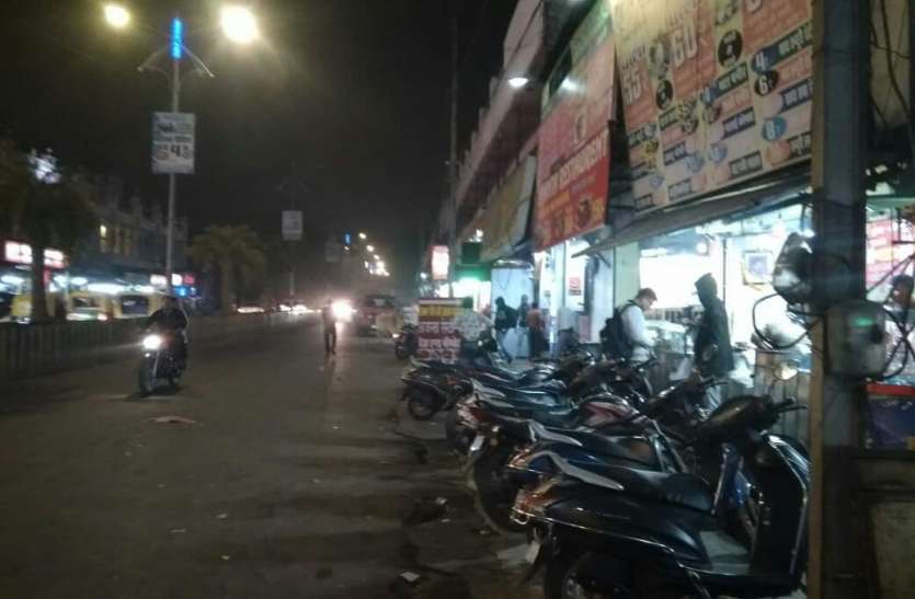 नगर तथा ग्राम निवेश ने अवैध बताई स्टेशन बजरिया की दुकानें नगर तथा ग्राम निवेश ने अवैध बताई स्टेशन बजरिया की दुकानें