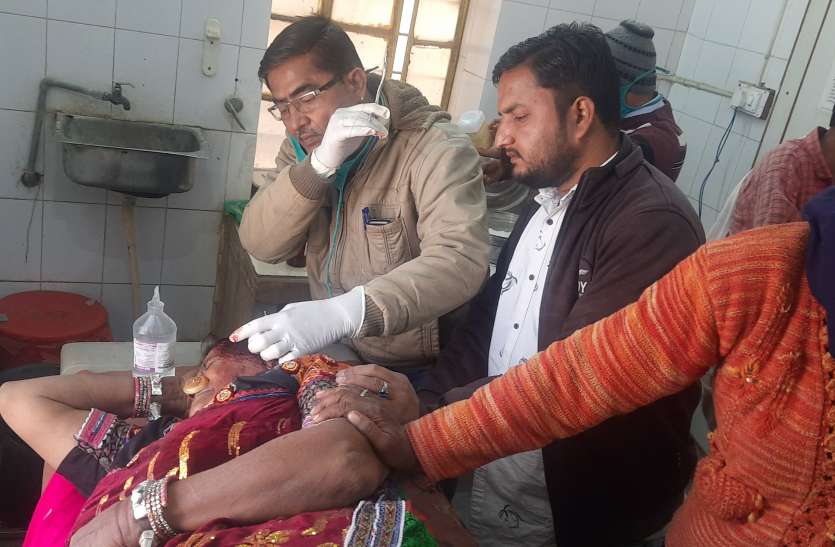 जमीन विवाद को लेकर दो पक्षों मेें हुआ खूनी संघर्ष जमीन विवाद को लेकर दो पक्षों मेें हुआ खूनी संघर्ष