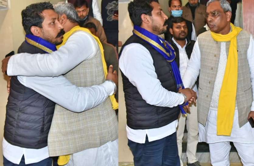 rajbhar.jpg भागीदारी संकल्प मोर्चा में शामिल होंगे चंद्रशेखर, लखनऊ में राजभर से हुई मुलाकात