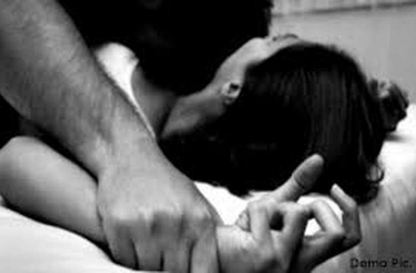 beautiful woman try to rape in morning walk jabalpur मॉर्निंग वॉक पर निकली महिला पर फिदा हुआ युवक, सूनसान जगह पर किया बलात्कार का प्रयास