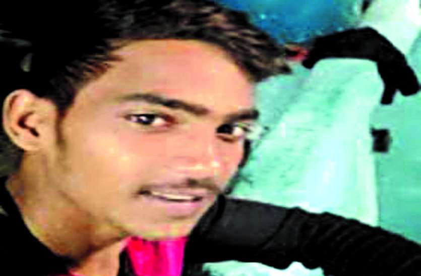राजनांदगांव में मामूली विवाद बदला खूनी खेल में, छोटे भाई के साथ खड़े युवक पर चाकू से हमला, अस्पताल में मौत राजनांदगांव में मामूली विवाद बदला खूनी खेल में, छोटे भाई के साथ खड़े युवक पर चाकू से हमला, अस्पताल में मौत