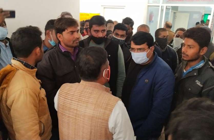 Consent made on compensation of Rs 40 lakh to the families of the deceased employees of the cement factory सीमेंट फैक्ट्री के मृत कर्मचारियों के परिजनों को 40-40 लाख के मुआवजा पर बनी सहमती, 30 घंटे बाद PM