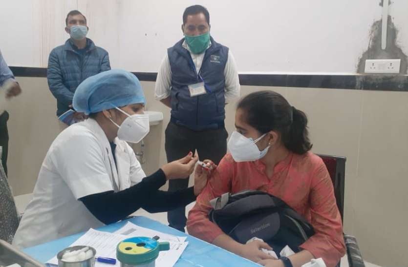 covaxine : Successful dry run of covaxine कोवैक्सीन का सफल ड्राई रन, 82 हेल्थ वर्करों को दी गई डमी वैक्सीन की डोज