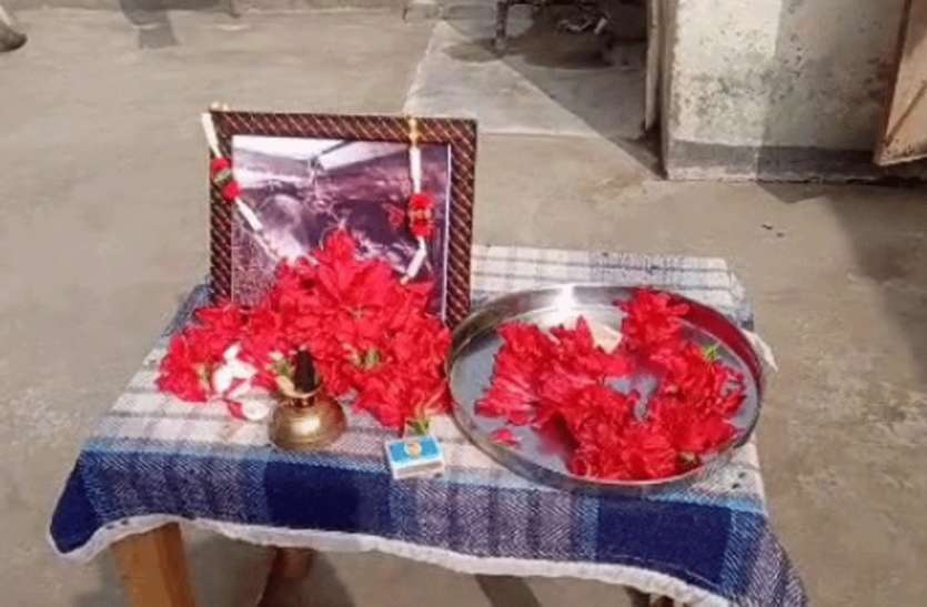 three_0.jpeg गजब: भैंस की तेरहवीं में जुटा पूरा गांव, ढ़ोल-नगाड़ों से हुई अंतिम विदाई, हलवाई लगाकर दी गई दावत