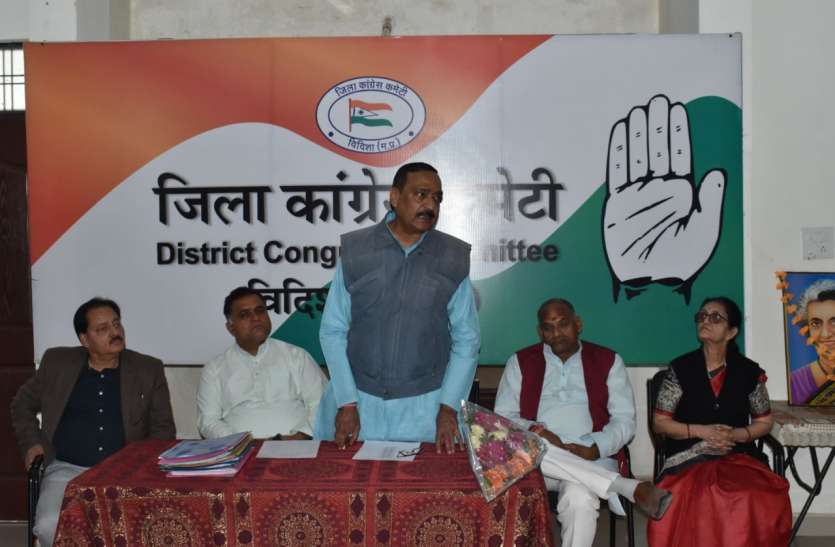 नपा चुनाव के लिए योग्य कांग्रेस प्रत्याशी तलाशने भोपाल से आए नेता नपा चुनाव के लिए योग्य कांग्रेस प्रत्याशी तलाशने भोपाल से आए नेता