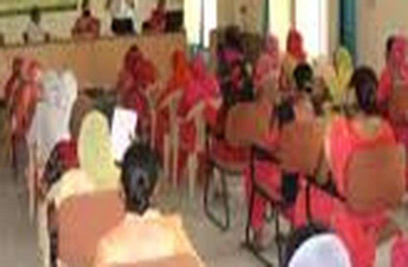 women Training - महिलाओं को दिया आत्मनिर्भर बनाने का प्रशिक्षण women Training - महिलाओं को दिया आत्मनिर्भर बनाने का प्रशिक्षण