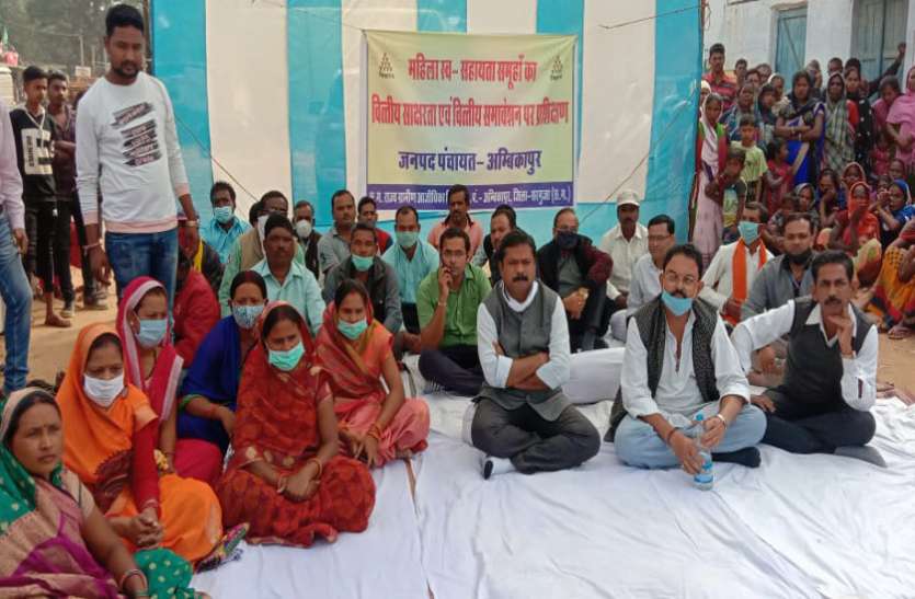 कलक्टर के आदेश के बाद भी माइक्रोफायनेंस कंपनियां ऋण वसूली के लिए महिलाओं पर बना रहीं दबाव कलक्टर के आदेश के बाद भी माइक्रोफायनेंस कंपनियां ऋण वसूली के लिए महिलाओं पर बना रहीं दबाव