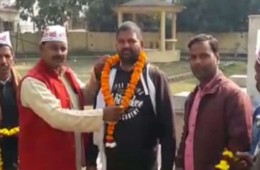 कृषि बिल के विरोध का संदेश लेकर गणतंत्र दिवस की परेड में शामिल होने पद यात्रा पर निकला किसान कृषि बिल के विरोध का संदेश लेकर गणतंत्र दिवस की परेड में शामिल होने पद यात्रा पर निकला किसान