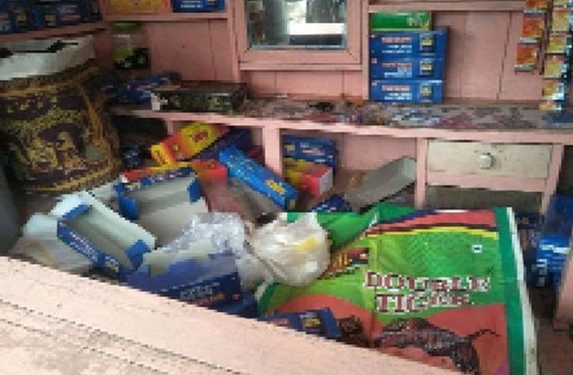 पांच केबिन को बनाया चोरों ने निशाना, तीन से चुरा ले गए सामान पांच केबिन को बनाया चोरों ने निशाना, तीन से चुरा ले गए सामान