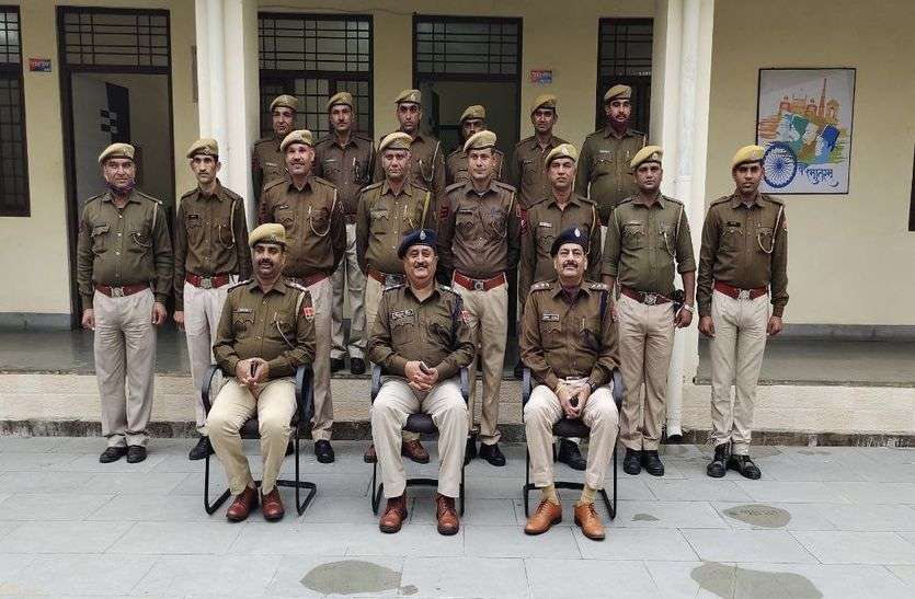 कीचड़ से टी-शर्ट गंदी हुई तो कर दिया दोस्त का कत्ल कीचड़ से टी-शर्ट गंदी हुई तो कर दिया दोस्त का कत्ल