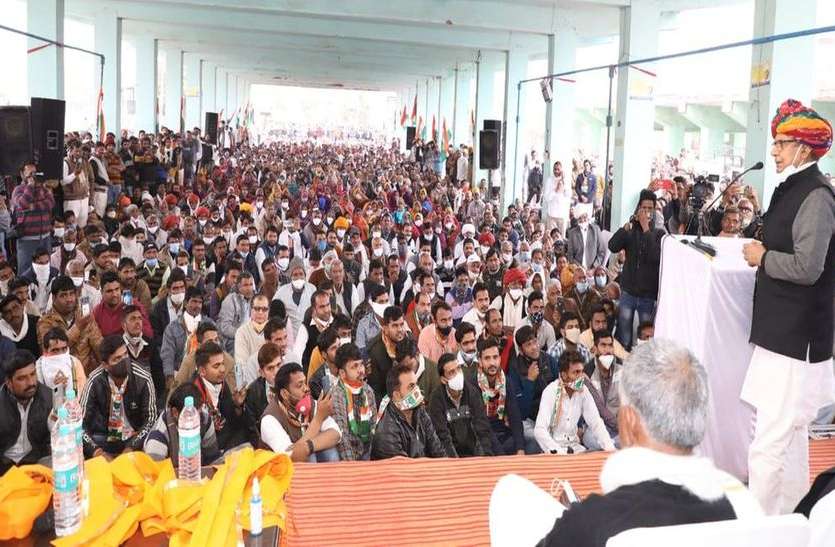 देश के अन्नदाताओं को भ्रमित कर रही केन्द्र सरकार देश के अन्नदाताओं को भ्रमित कर रही केन्द्र सरकार