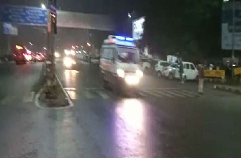 ambulensjpg_1610210213.jpg भोपाल में बना ग्रीन कॉरिडोर, 18 मिनट में सुरक्षित एयरपोर्ट पहुंचाया गया 'लिवर'