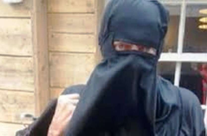 Burka एकतरफा प्यार में सिरफिरा बुर्का पहनकर पहुंचा प्रेमिका के घर, किया गड़सा से हमला