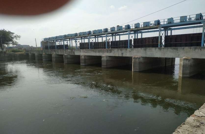 मावठ से खेत तर, चम्बल की नहरों में जल प्रवाह घटाया मावठ से खेत तर, चम्बल की नहरों में जल प्रवाह घटाया