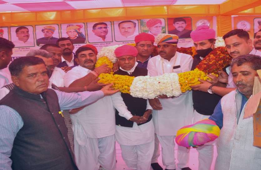 Barmer Pradhan Thanksgiving बाड़मेर प्रधान की धन्यवाद सभा, राजस्व मंत्री बोले- बाड़मेर के विकास के लिए कृत संकल्पित
