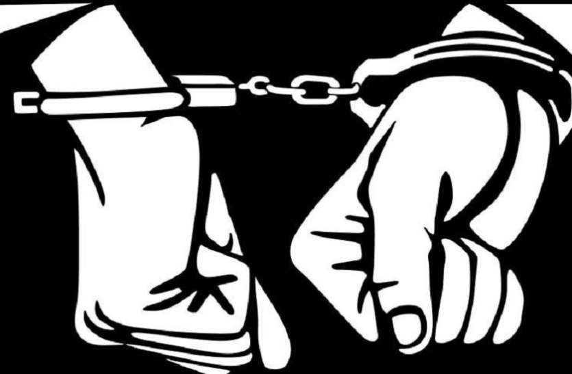 Ahmedabad News : लॉकडाउन का साइड इफैक्ट : किराना दुकानदार वेश्यावृति कराने के आरोप में गिरफ्तार Ahmedabad News : लॉकडाउन का साइड इफैक्ट : किराना दुकानदार वेश्यावृति कराने के आरोप में गिरफ्तार