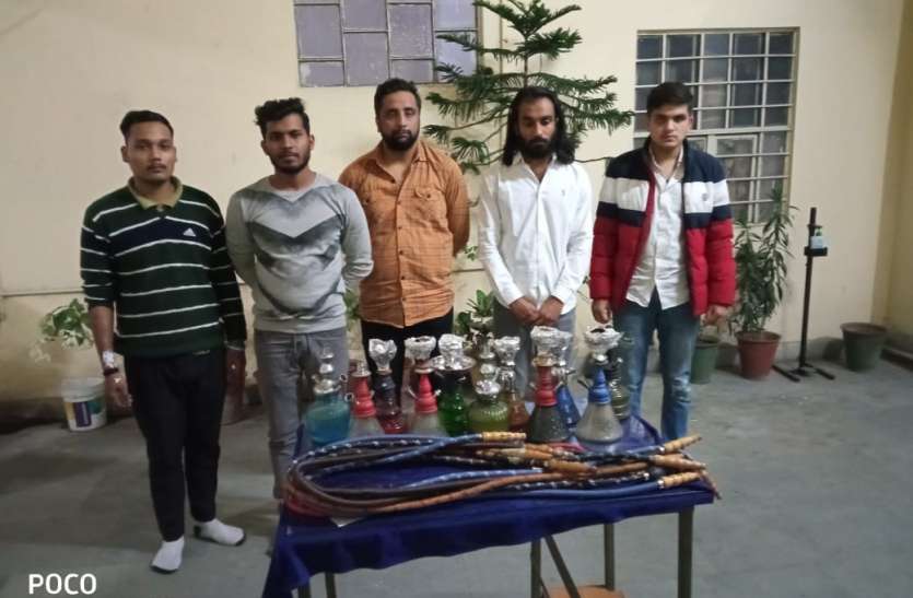 कैफे में हुक्का पिलाने वाला आरोपी गिरफ्तार कैफे में हुक्का पिलाने वाला आरोपी गिरफ्तार