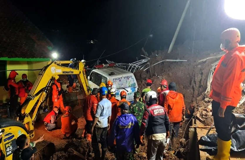 11 tewas, 14 hilang dan 17 luka-luka akibat longsor di Indonesia