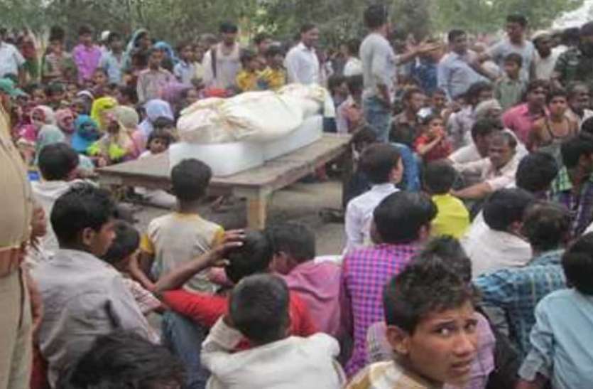 meerut2.jpg बीजेपी विधायक संगीत सोम का पुलिस को अल्टीमेटम, हत्यारों की गिरफ्तारी के बाद ही होगी अंत्येष्टि