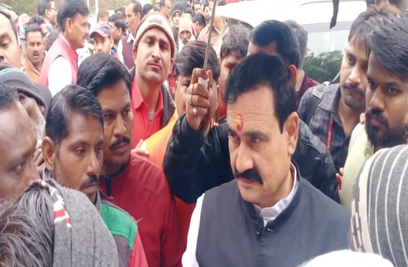 आयुष्मान कार्ड से सरकार प्रायवेट अस्पतालों में कराएगी पांच लाख रुपए का इलाज आयुष्मान कार्ड से सरकार प्रायवेट अस्पतालों में कराएगी पांच लाख रुपए का इलाज