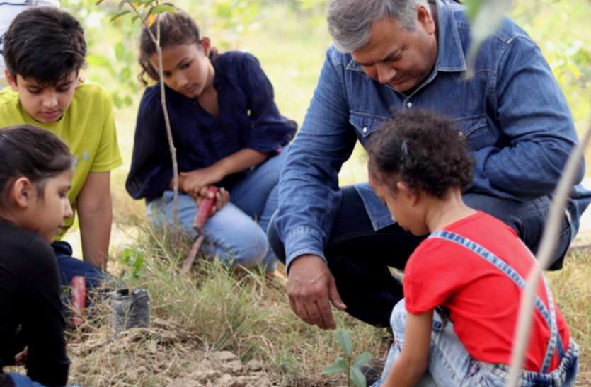 Peepal Baba pledge to spread greenery continues in Corona period 2020 कोरोना काल में नहीं डिगा पीपल बाबा का हरियाली फैलाने का हौसला, इस साल के लिए बड़ा संकल्प