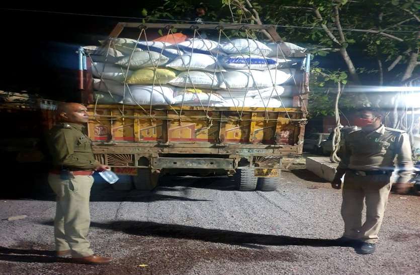 PDS चावल का अवैध परिवहन और बिक्री करने वाला मिल संचालक गिरफ्तार, किराए के ट्रक से 250 क्विंटल चावल जब्त PDS चावल का अवैध परिवहन और बिक्री करने वाला गोदाम संचालक गिरफ्तार, किराए के ट्रक से 250 क्विंटल चावल जब्त