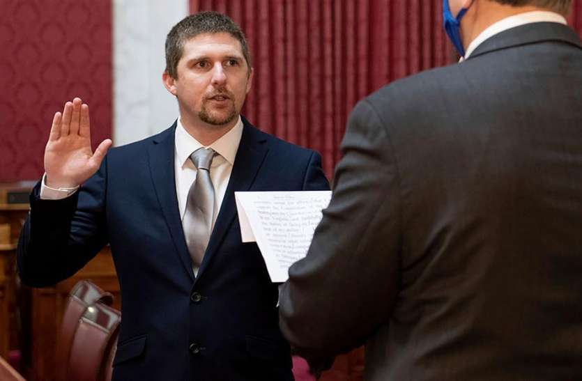 West Virginia MP Resignation for US Capitol Violence US Capitol Violence: पश्चिमी वर्जीनिया के सांसद का इस्तीफा, लगे थे गंभीर आरोप