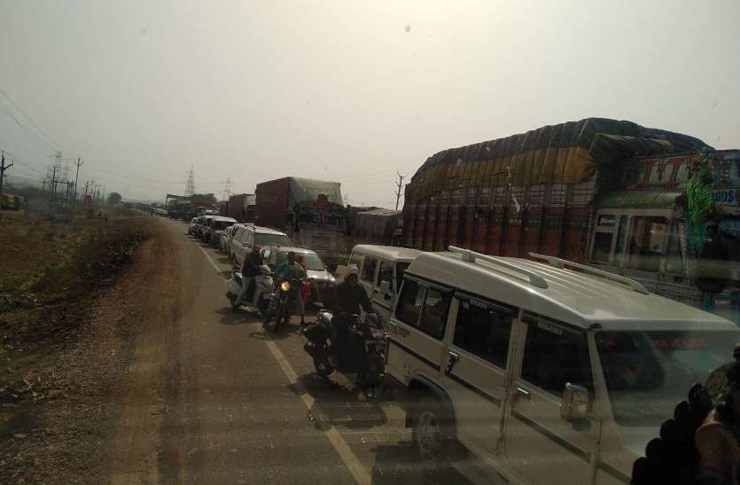 सडक़ हादसे में दो चचेरे भाइयों की मौत सडक़ हादसे में दो चचेरे भाइयों की मौत
