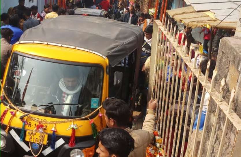 शिवरात्रि तक नीलकंठेश्वर तक की सडक़ 30 फीट चौड़ी करने की तैयारी शिवरात्रि तक नीलकंठेश्वर तक की सडक़ 30 फीट चौड़ी करने की तैयारी