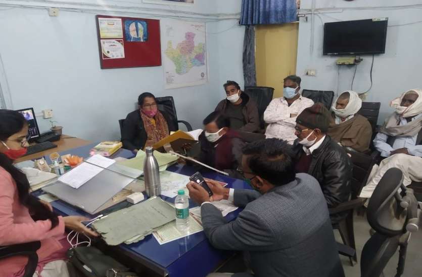 मंडी व्यापारियों और पल्लेदारों में एसडीएम के हस्तक्षेप पर बनी सहमति मंडी व्यापारियों और पल्लेदारों में एसडीएम के हस्तक्षेप पर बनी सहमति