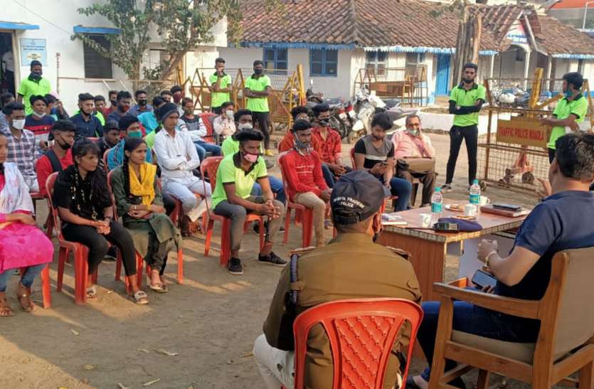 युवाओं में नशा मुक्ति के लिए सहारा बनेगे ट्रैफिक मित्र युवाओं में नशा मुक्ति के लिए सहारा बनेगे ट्रैफिक मित्र