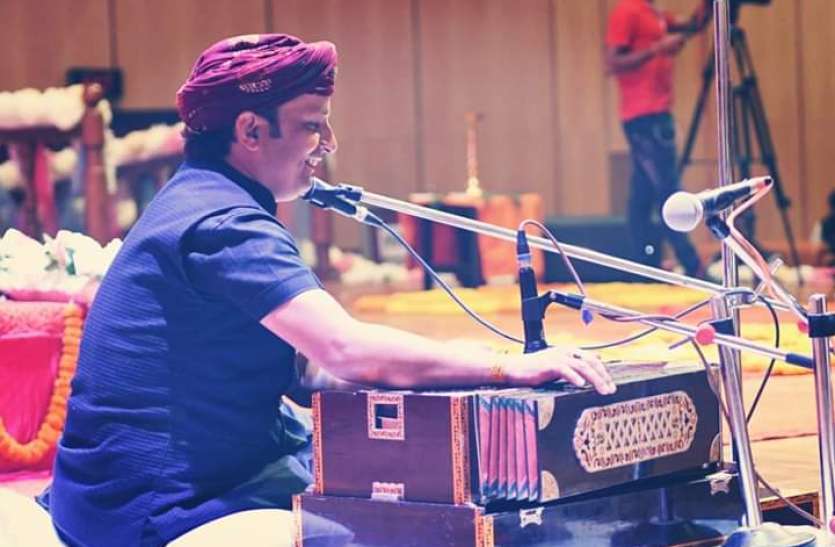 1201nsp30.jpg मनीष शुक्ला सूफी गायन में देश भर में ऊंचा किया नरसिंहपुर का नाम