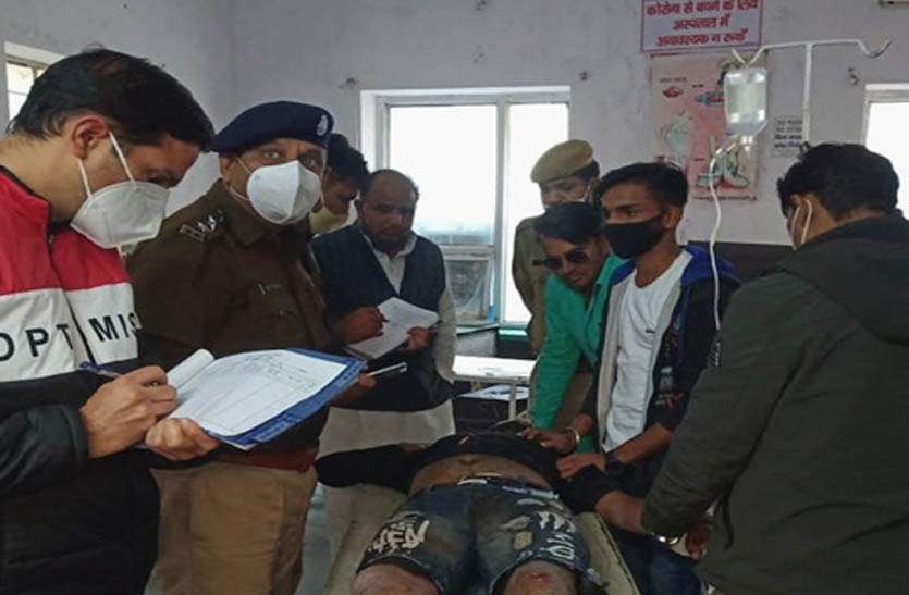 कटिंग करवा रहे युवक पर लाठियों से जानलेवा हमला कर किया घायल कटिंग करवा रहे युवक पर लाठियों से जानलेवा हमला कर किया घायल