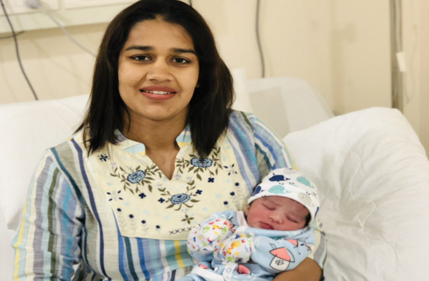 babita-1.png दंगल गर्ल बबीता फोगाट बनीं मां, बेटे की पहली तस्वीर शेयर कर लिखा ये दिल छू लेना वाला मैसेज
