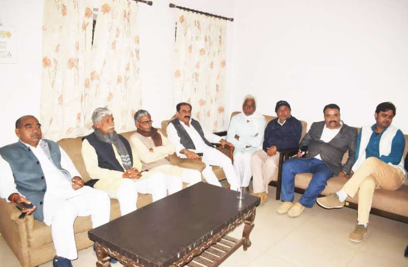 Bargi Sangharsh Samiti kept waiting, public representatives not arrive बरगी संघर्ष समिति करती रही इंतजार, नहीं पहुंचे जन प्रतिनिधि