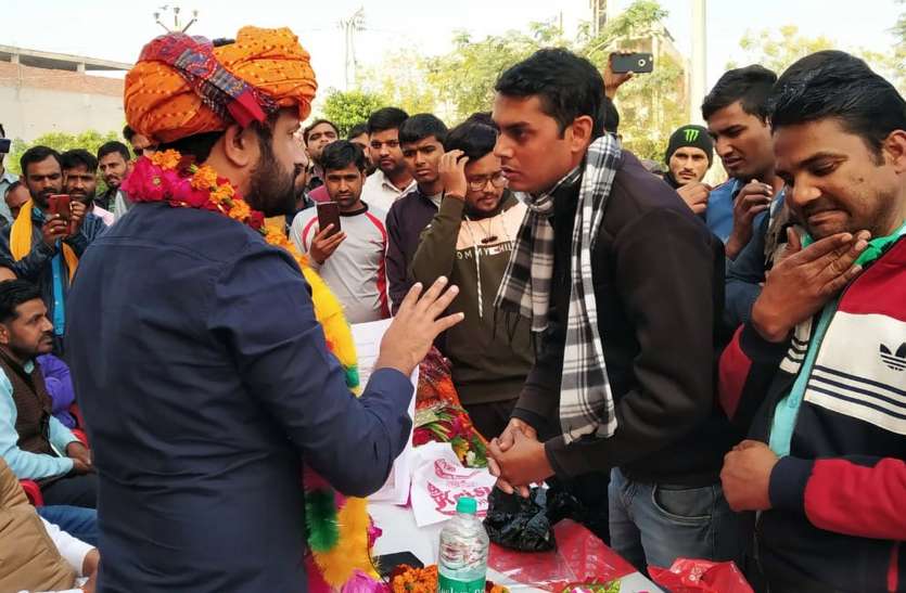 अब राजस्थान के बेरोजगार करेंगे दिल्ली कूच: राज्य सरकार ने मांगें नहीं मानी तो कांग्रेस आलाकमान को खुद बताएंगे समस्या अब राजस्थान के बेरोजगार करेंगे दिल्ली कूच: राज्य सरकार ने मांगें नहीं मानी तो कांग्रेस आलाकमान को खुद बताएंगे समस्या