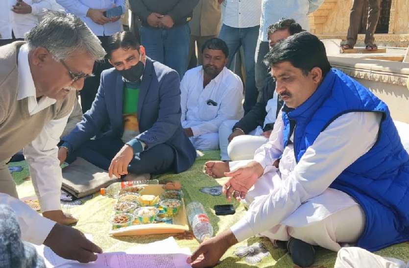 लोक समस्याओं के निस्तारण को लेकर गंभीर रहें अधिकारी: शाले मोहम्मद लोक समस्याओं के निस्तारण को लेकर गंभीर रहें अधिकारी: शाले मोहम्मद
