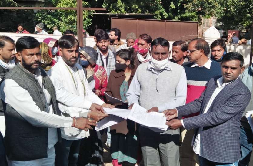 बोले सरपंच ग्राम पंचायतों के वित्तीय हितों पर हो रहा कुठाराघात बोले सरपंच ग्राम पंचायतों के वित्तीय हितों पर हो रहा कुठाराघात