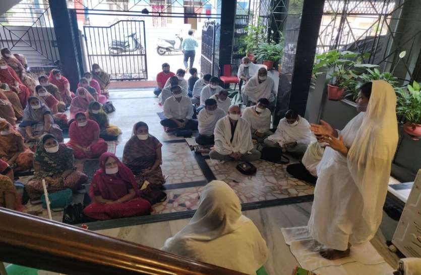 mangalpragya11.jpg जन्म से ही बच्चों को संस्कारित करें: साध्वी डॉ. मंगल प्रज्ञा