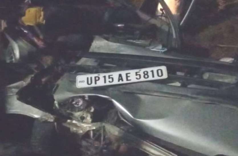meerut.jpg देर रात कार और ट्रैक्टर की भिड़ंत, हादसे के बाद कार में ही पड़ा रहा शव, सुबह परिजनों का हंगामा